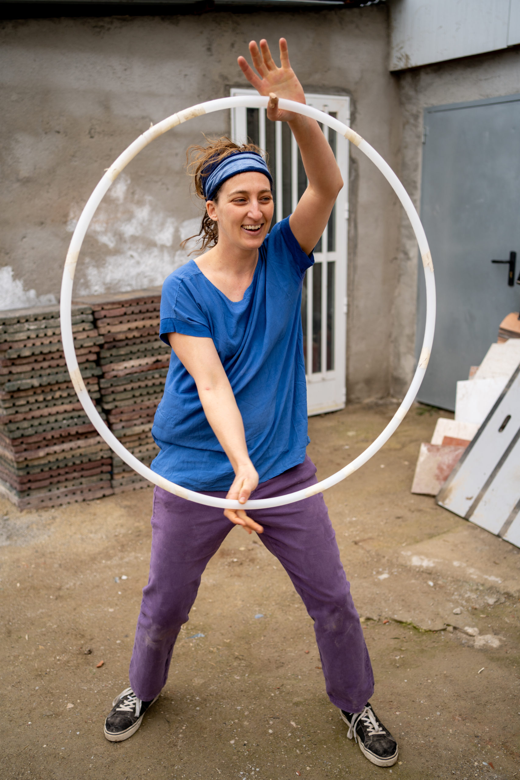 Aby – Australia Voluntaria que transmite su luz y su energía a través de talleres de baile de Hula Hop.